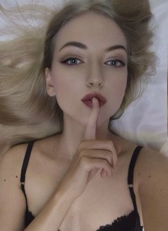 Dasha - escort in Al Manama Photo 2 of 12