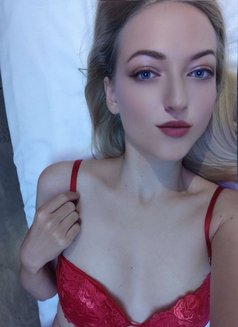 Dasha - escort in Al Manama Photo 4 of 12