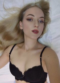 Dasha - escort in Al Manama Photo 9 of 12