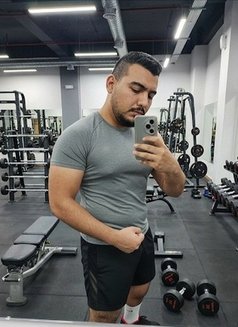 Date - Male escort in Beirut Photo 1 of 1