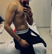 Davd - Male escort in Al Manama