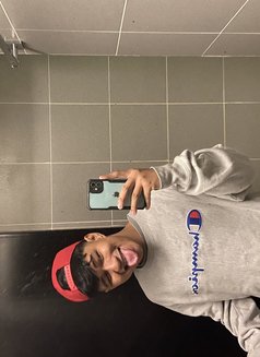 Dave - Male escort in Manila Photo 14 of 16