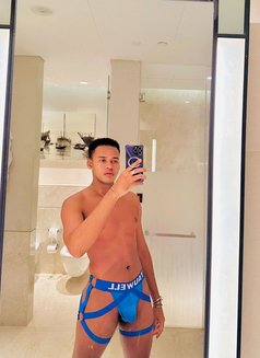 Dave - Male escort in Dubai Photo 1 of 4