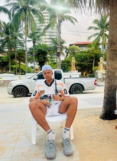 Dave - Male escort in Dubai Photo 3 of 4