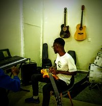 Dave - Male companion in Nairobi