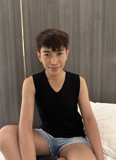 Dave Yu - Male escort in Bangkok Photo 3 of 16