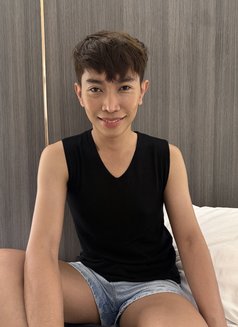 Dave Yu - Male escort in Bangkok Photo 1 of 16
