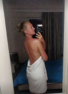 Daveela - puta in Thessaloniki Photo 3 of 7