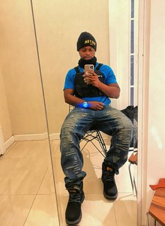 Davics - Male escort in Abuja Photo 2 of 4