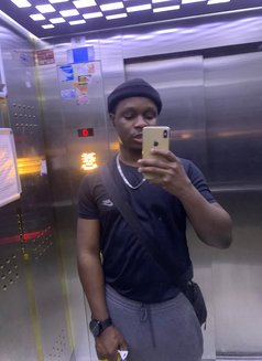 Davics - Male escort in İstanbul Photo 3 of 4