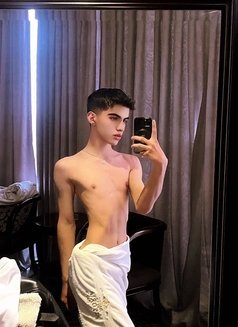 David - Male escort in Jeddah Photo 21 of 22