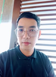 David Esguerra - Intérprete masculino de adultos in Angeles City Photo 3 of 3