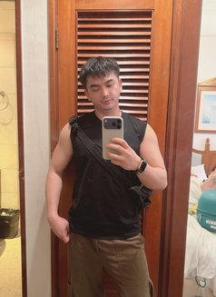 David - Male escort in Manila Photo 9 of 9