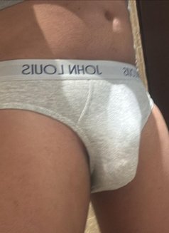 David - Male escort in Al Manama Photo 4 of 6