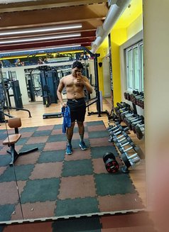 David - Male escort in Chennai Photo 4 of 4