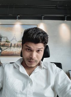 David - Acompañantes masculino in Dubai Photo 4 of 7