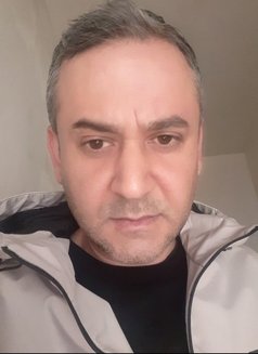 David - Male escort in Beirut Photo 2 of 4