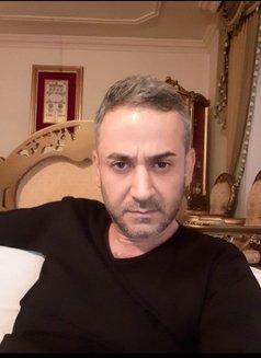 David - Male escort in Beirut Photo 4 of 4