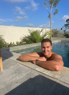 David-Leonard - Male escort in Hong Kong Photo 1 of 5