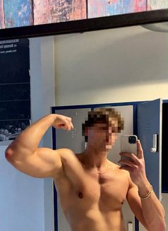 David-Leonard - Male escort in Hong Kong Photo 4 of 5