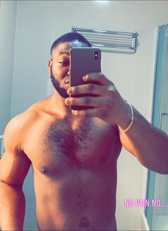 David - Male escort in Dubai Photo 5 of 5