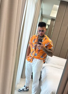 David - Male escort in Dubai Photo 1 of 12