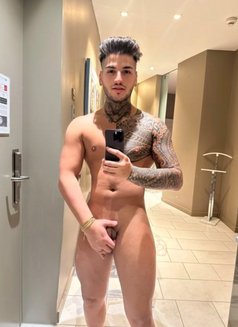 David - Male escort in Dubai Photo 7 of 12