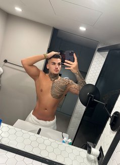 David - Male escort in Dubai Photo 8 of 12