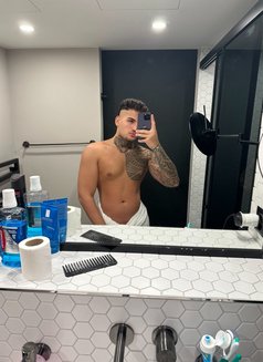 David - Male escort in Dubai Photo 12 of 12