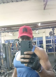 Davie - Male escort in Nairobi Photo 6 of 10