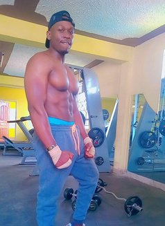 Davie - Male escort in Nairobi Photo 11 of 13
