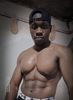 Davie - Male escort in Nairobi Photo 13 of 13