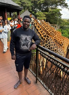 Davie - Male escort in Nairobi Photo 1 of 1
