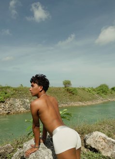 Davin Beryle - Male escort in Bali Photo 4 of 7