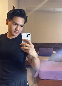Davin - Acompañantes masculino in Bali Photo 2 of 4