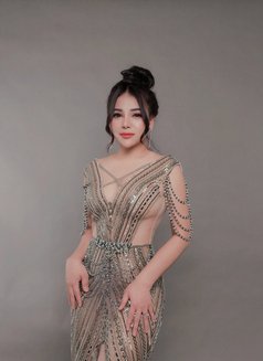 Davinaa - puta in Singapore Photo 3 of 9