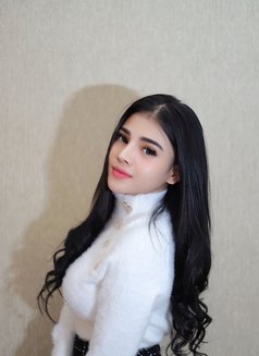 Davinaa - puta in Singapore Photo 5 of 9