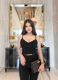 Davinaa - puta in Singapore Photo 9 of 9