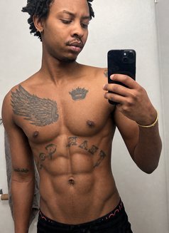 Davonte - Male escort in Ottawa Photo 1 of 2