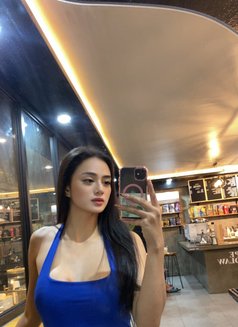 Dayana Davies - escort in Manila Photo 1 of 5