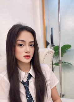Dayana Davies - escort in Manila Photo 5 of 5