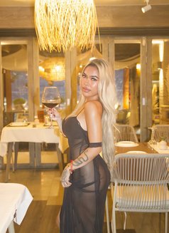 Dayana - puta in London Photo 8 of 9