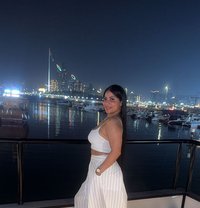 Dayanara - puta in Abu Dhabi