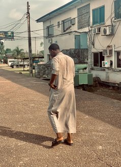 Dazzling - masseur in Ikeja Photo 1 of 5