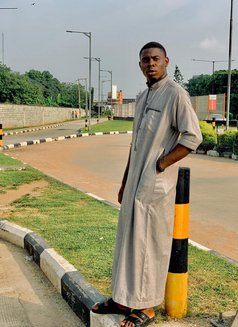Dazzling - masseur in Ikeja Photo 2 of 5