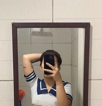 De Wei - escort in Makati City