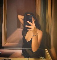 De Wei - escort in Makati City