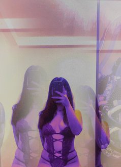 De Wei - escort in Makati City Photo 11 of 12