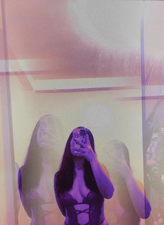 De Wei - escort in Makati City Photo 12 of 12