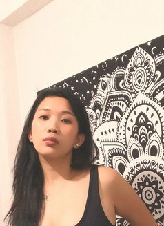 De Wei - puta in Makati City Photo 13 of 16